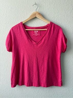 C&C California Short Sleeve V-Neck Tee in Hot Pink